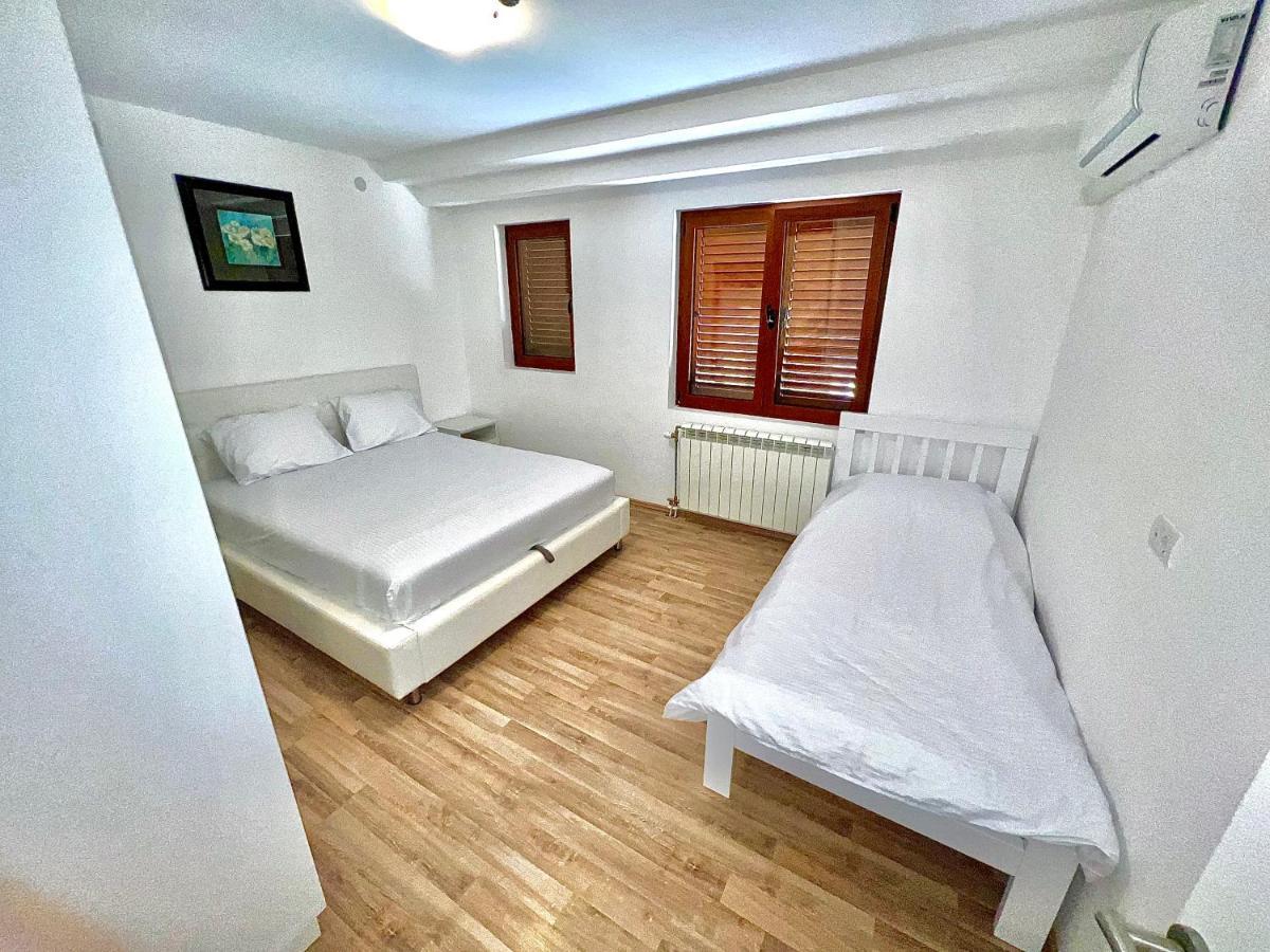 Apartments Family Tivat Luaran gambar