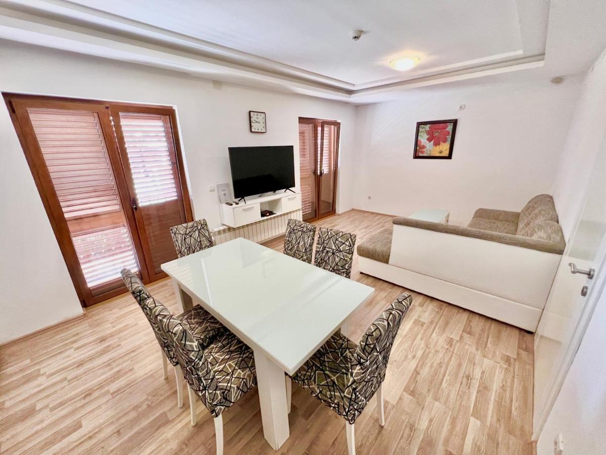 Apartments Family Tivat Luaran gambar