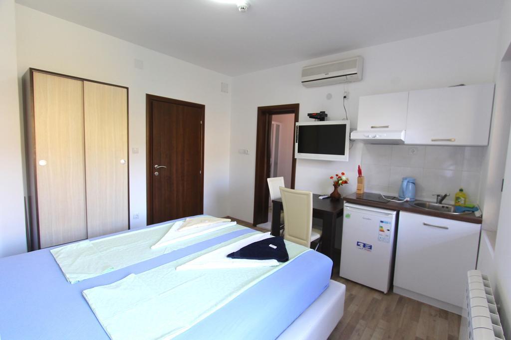 Apartments Family Tivat Bilik gambar